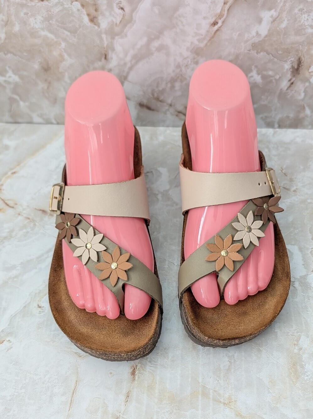 Bio-Gold Women’s Floral Toe-Loop Sandals    Sz 7.5 Made In Italy
